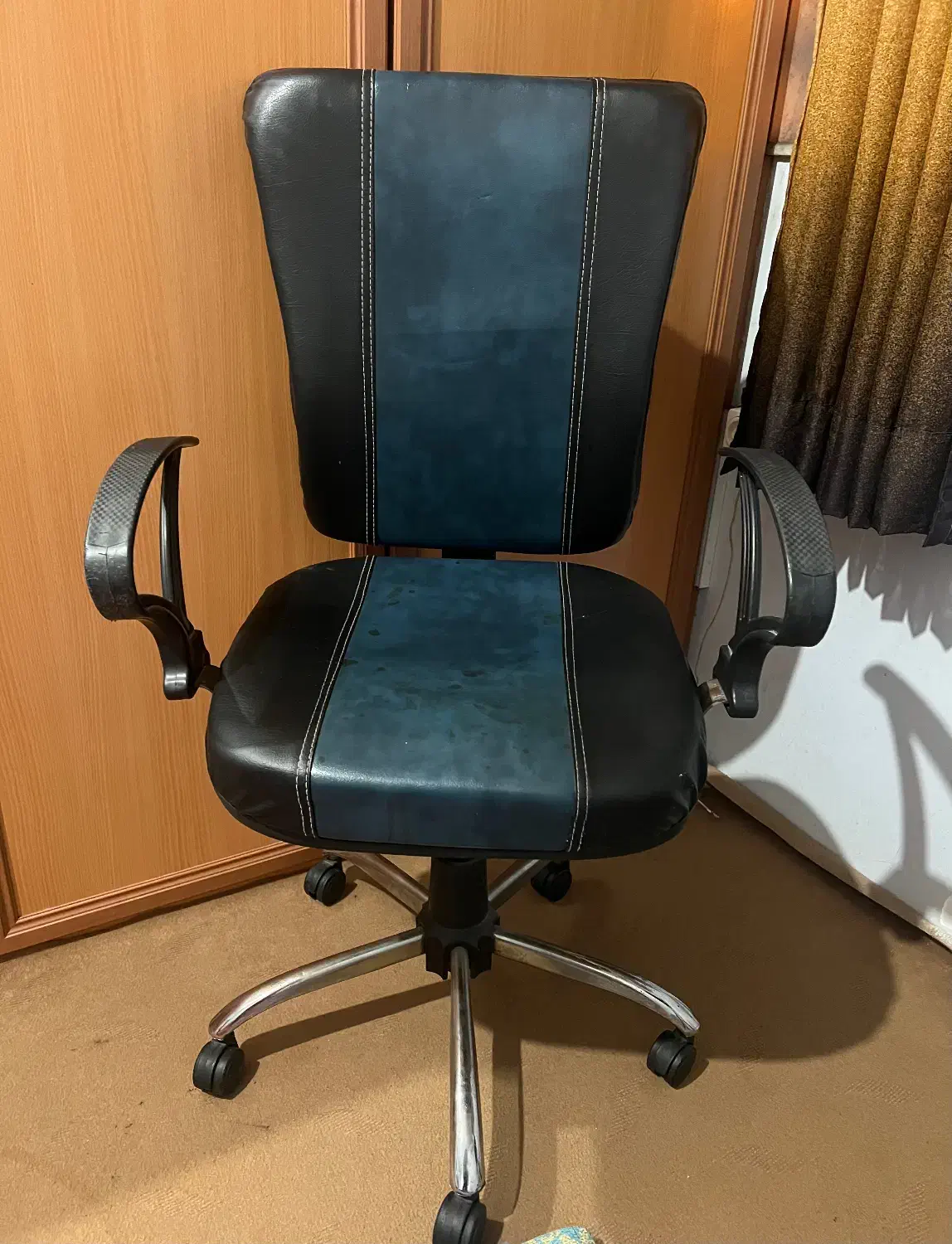 صندلی چرخدار|صندلی و نیمکت|رشت, کوی فکوری|دیوار