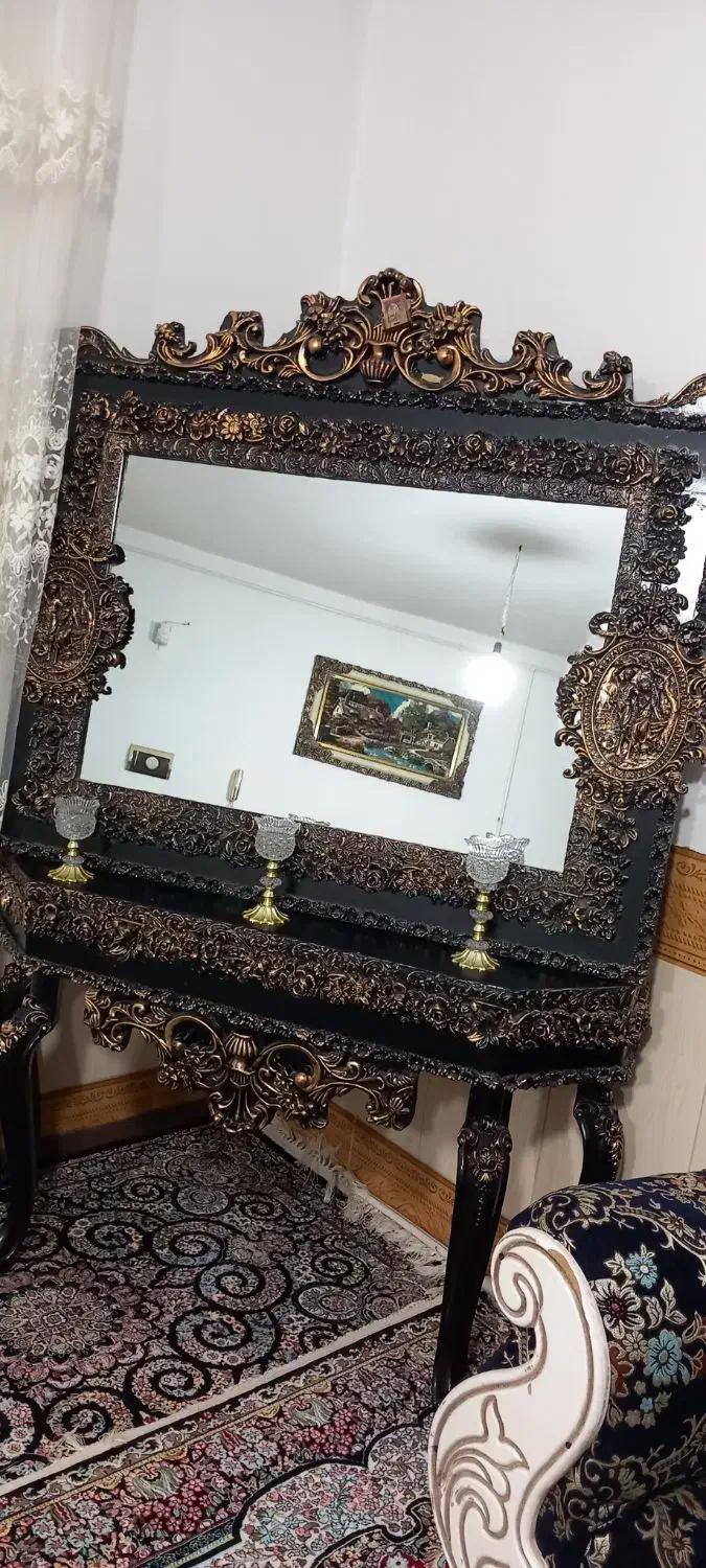 آینه شمدان نونو|آینه|صحنه, |دیوار