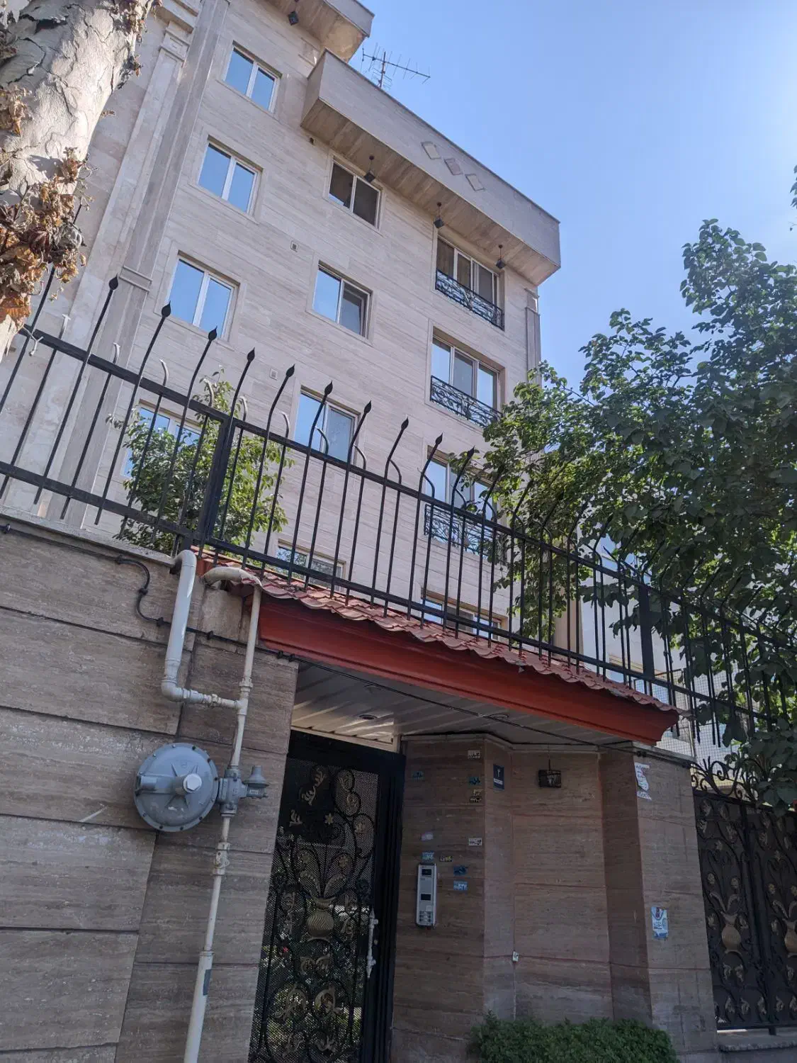 اجاره فضای سالن مناسب کسب کار آنلاین و غیره اتاق|اجارهٔ کوتاه‌مدت دفتر کار و فضای آموزشی|تهران, اقدسیه|دیوار