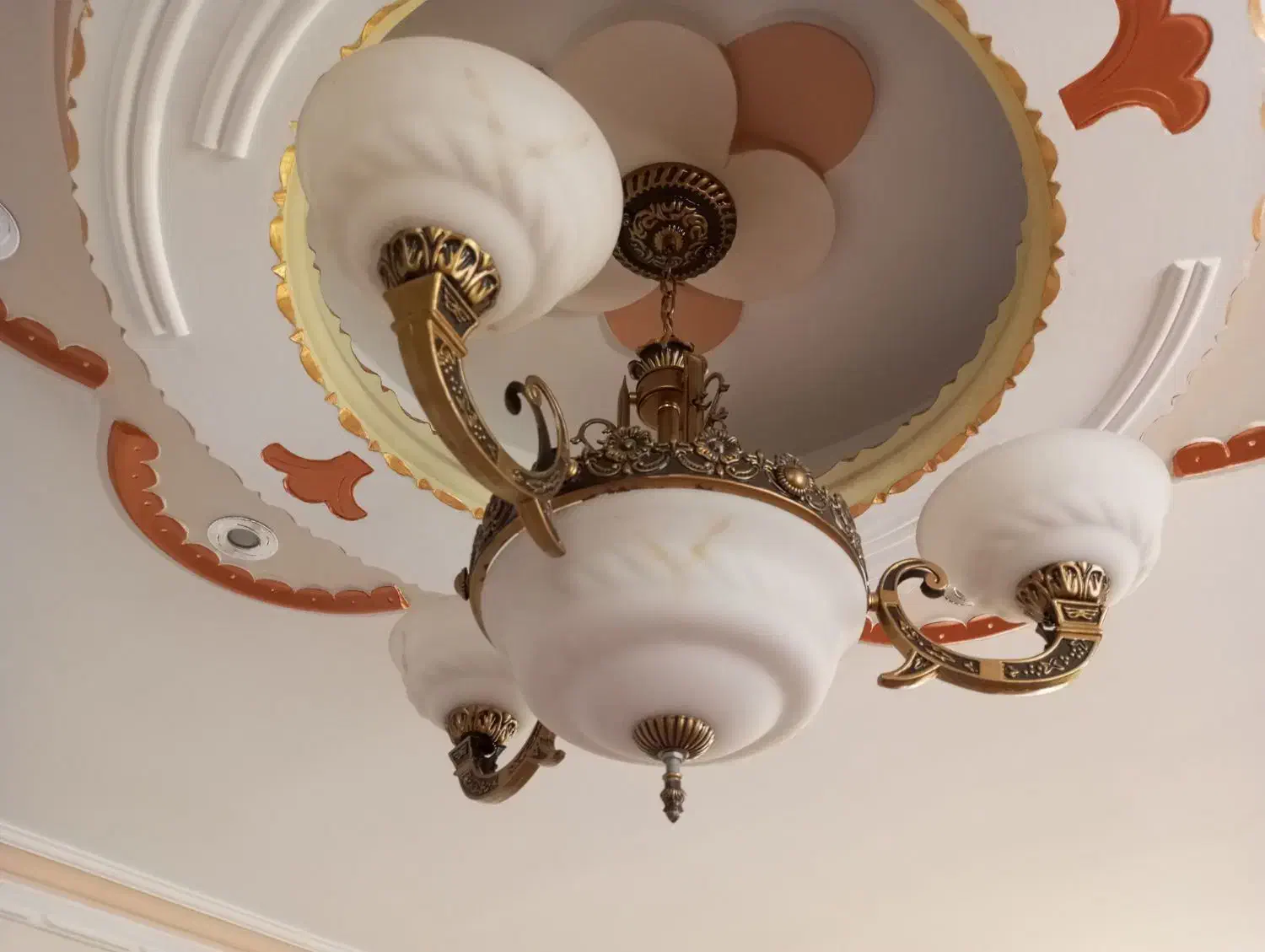 لوستر|لوستر و چراغ آویز|نیشابور, بلوار گلها|دیوار