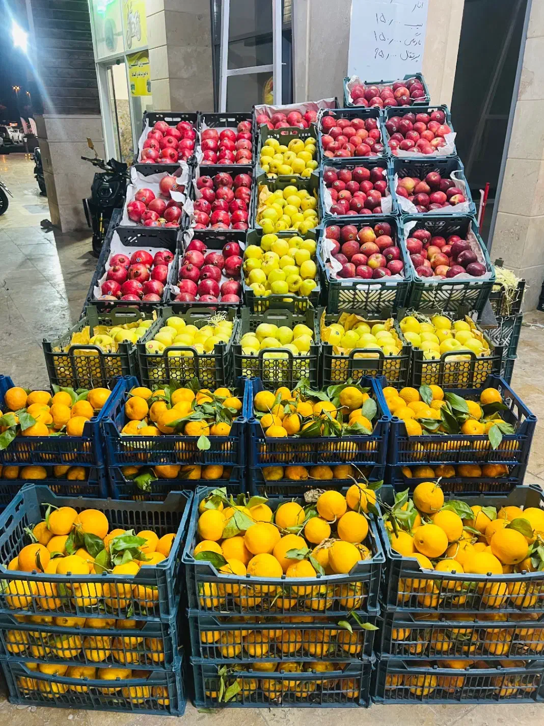 نیازمند به یک کارگرساده برای میوه فروشی|استخدام خدمات فروشگاه و رستوران|کیش, |دیوار