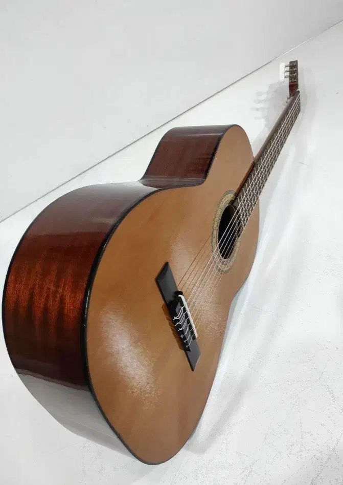 گیتار آدمیرا|گیتار، بیس، امپلیفایر|آستانه اشرفیه, |دیوار