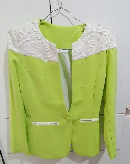 کت مجلسی|لباس|نیشابور, دارایی|دیوار