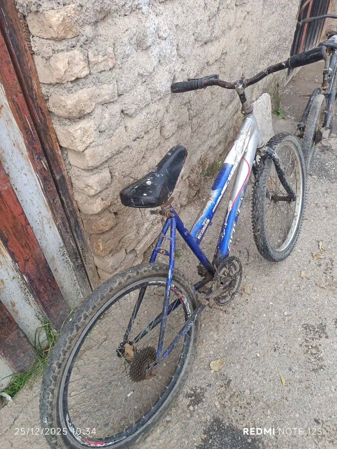 دوچرخه|دوچرخه، اسکیت، اسکوتر|جلین, |دیوار