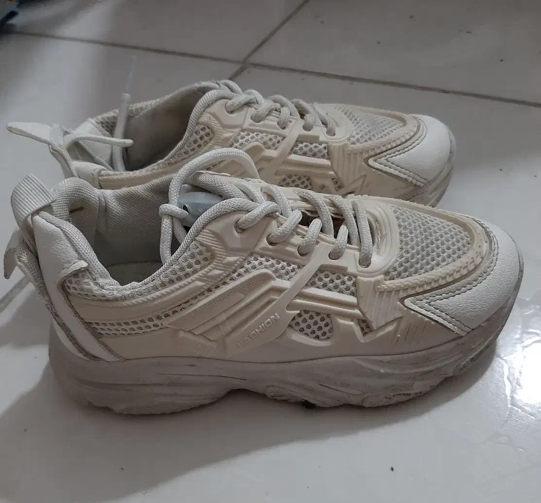 کفش کتونی اسپورت بچگانه|کیف، کفش، کمربند|گنبد کاووس, |دیوار