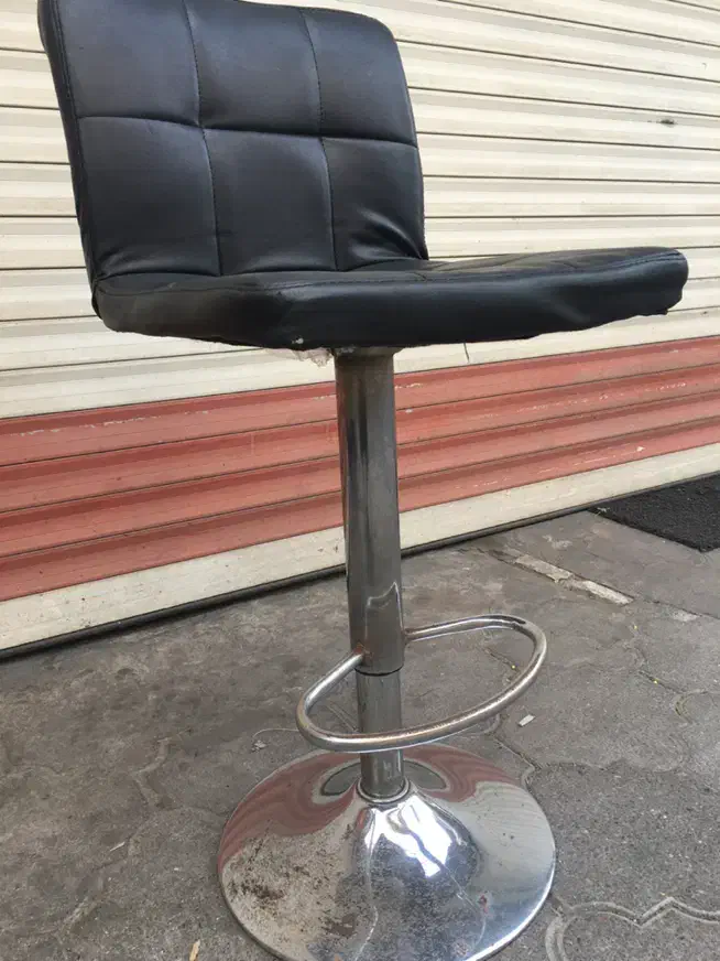 صندلی جلو اوپنی چرم|مبلمان خانگی و میز عسلی|بندر انزلی, سپه|دیوار