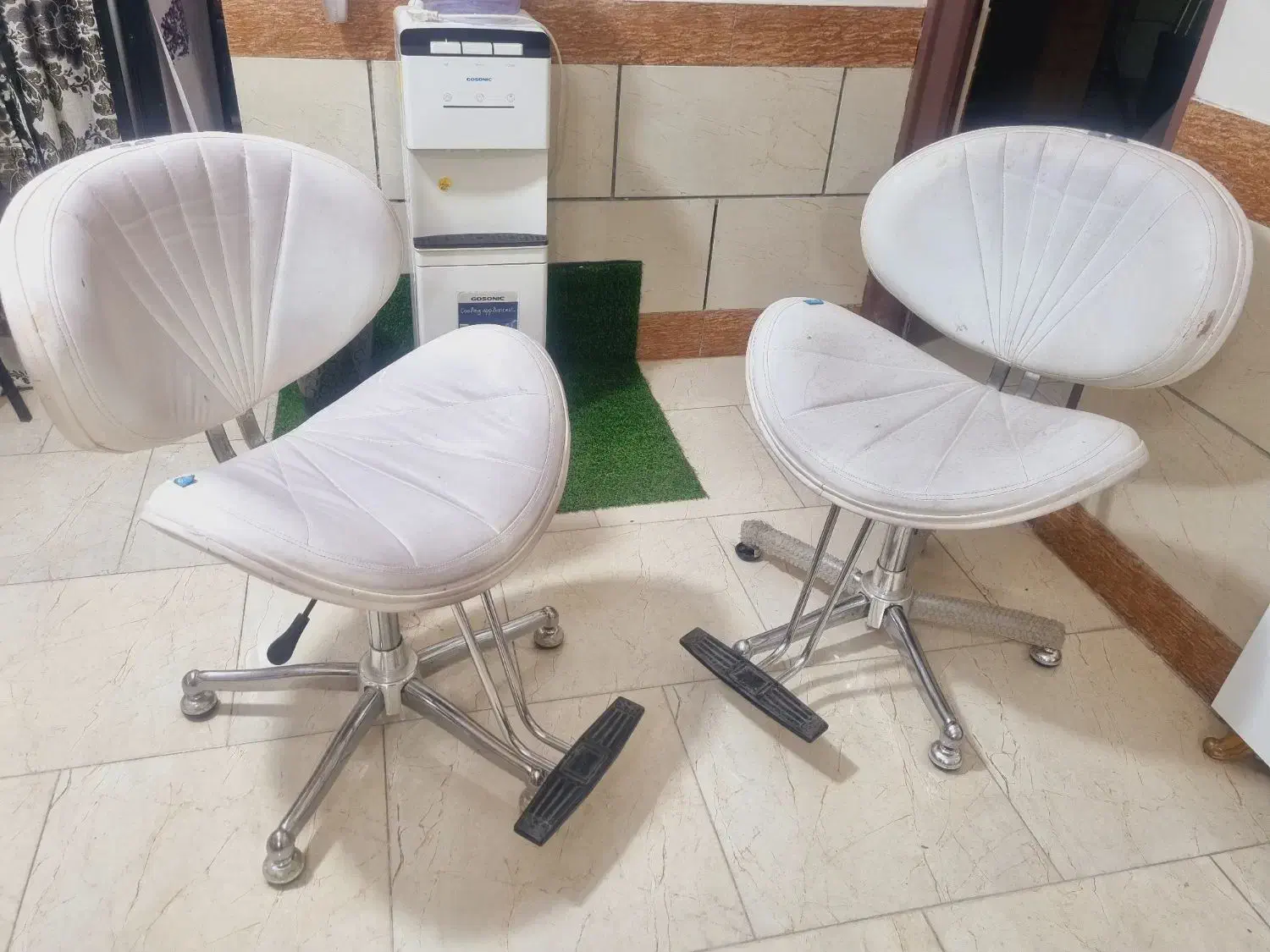 صندلی جکدار|آرایشگاه و سالن‌های زیبایی|برخوار, |دیوار