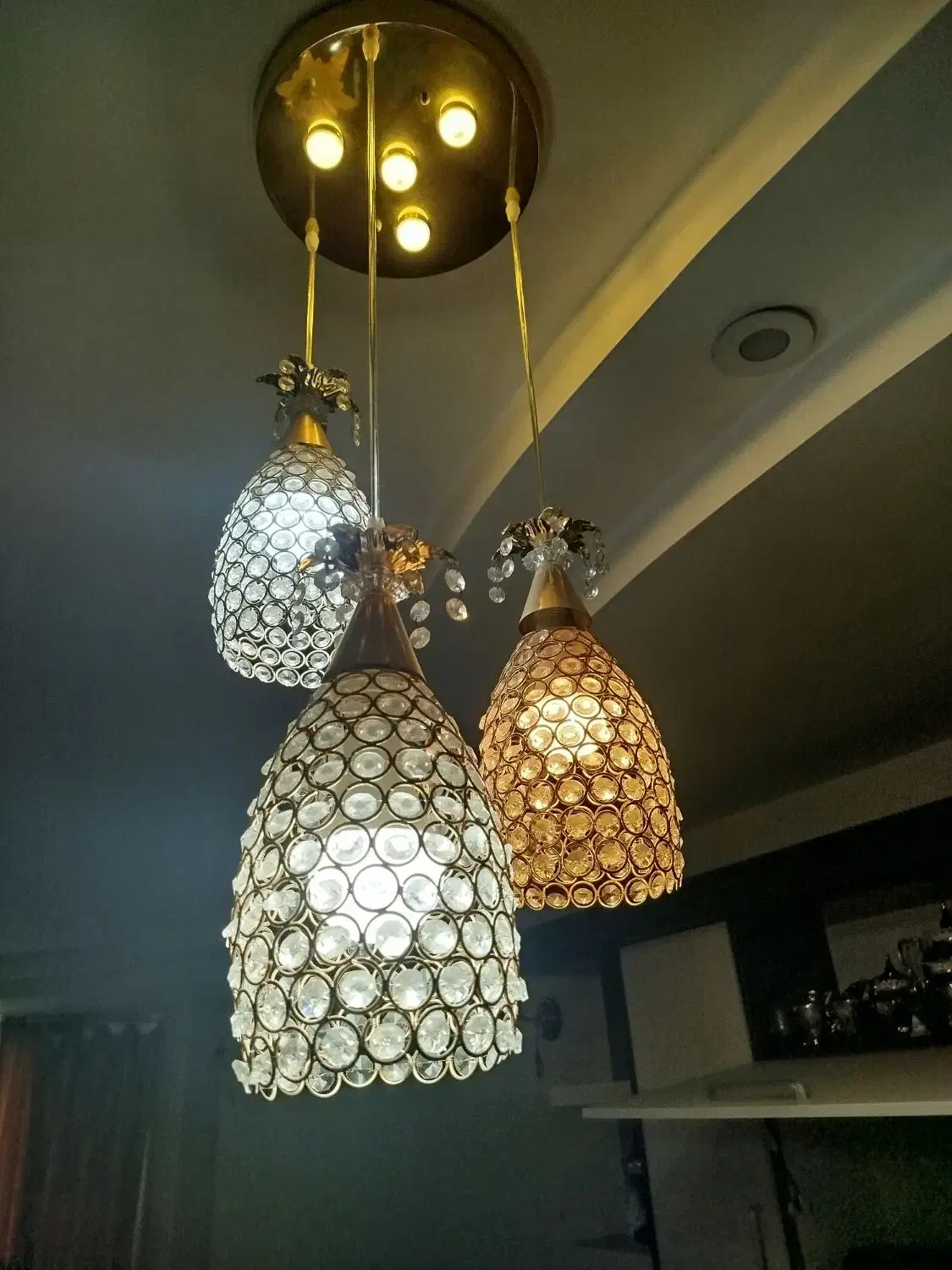 لوستر زیبا وشیک|لوستر و چراغ آویز|مشهد, هفت تیر (آب و برق)|دیوار