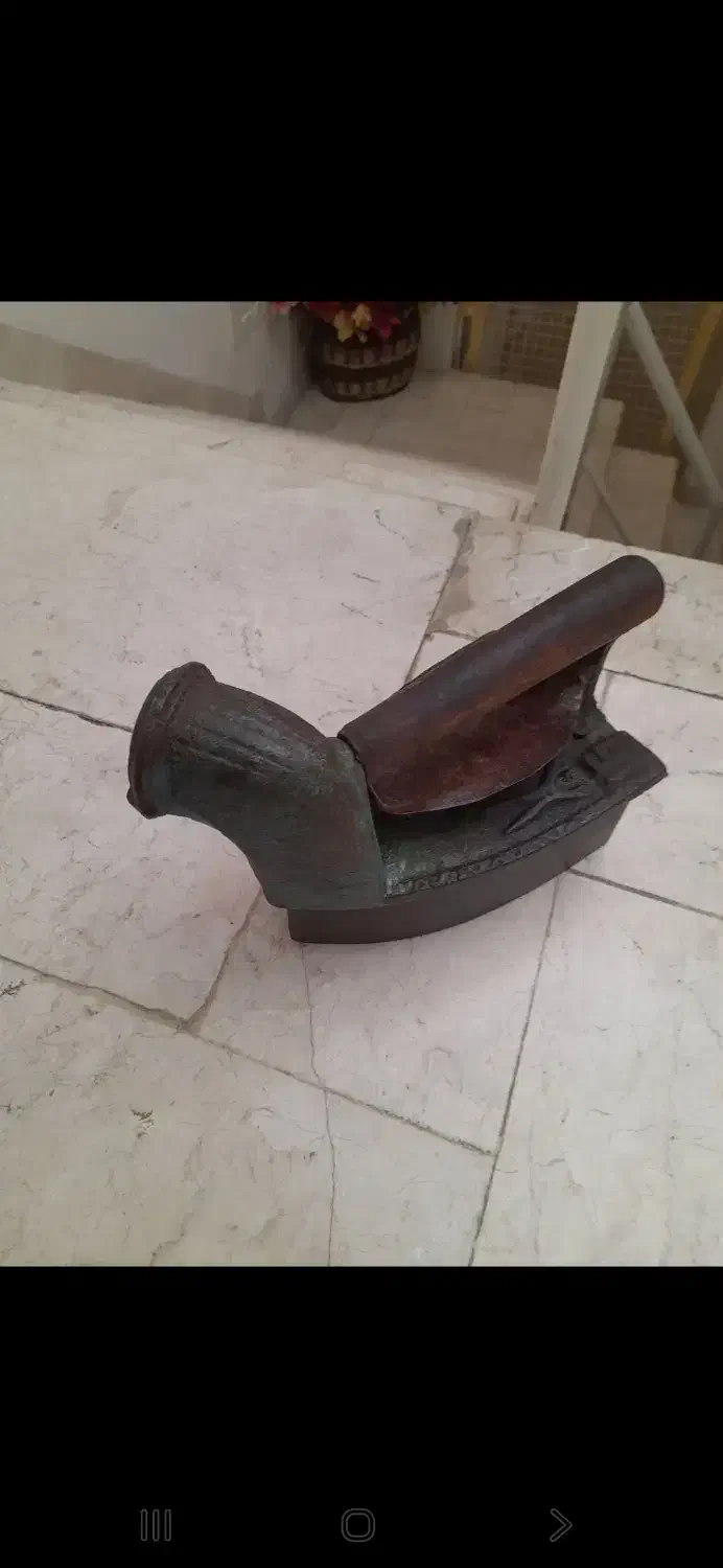 اتو ذغالی عتیقه قدیمی آنتیک|کلکسیون اشیاء عتیقه|زنجان, |دیوار