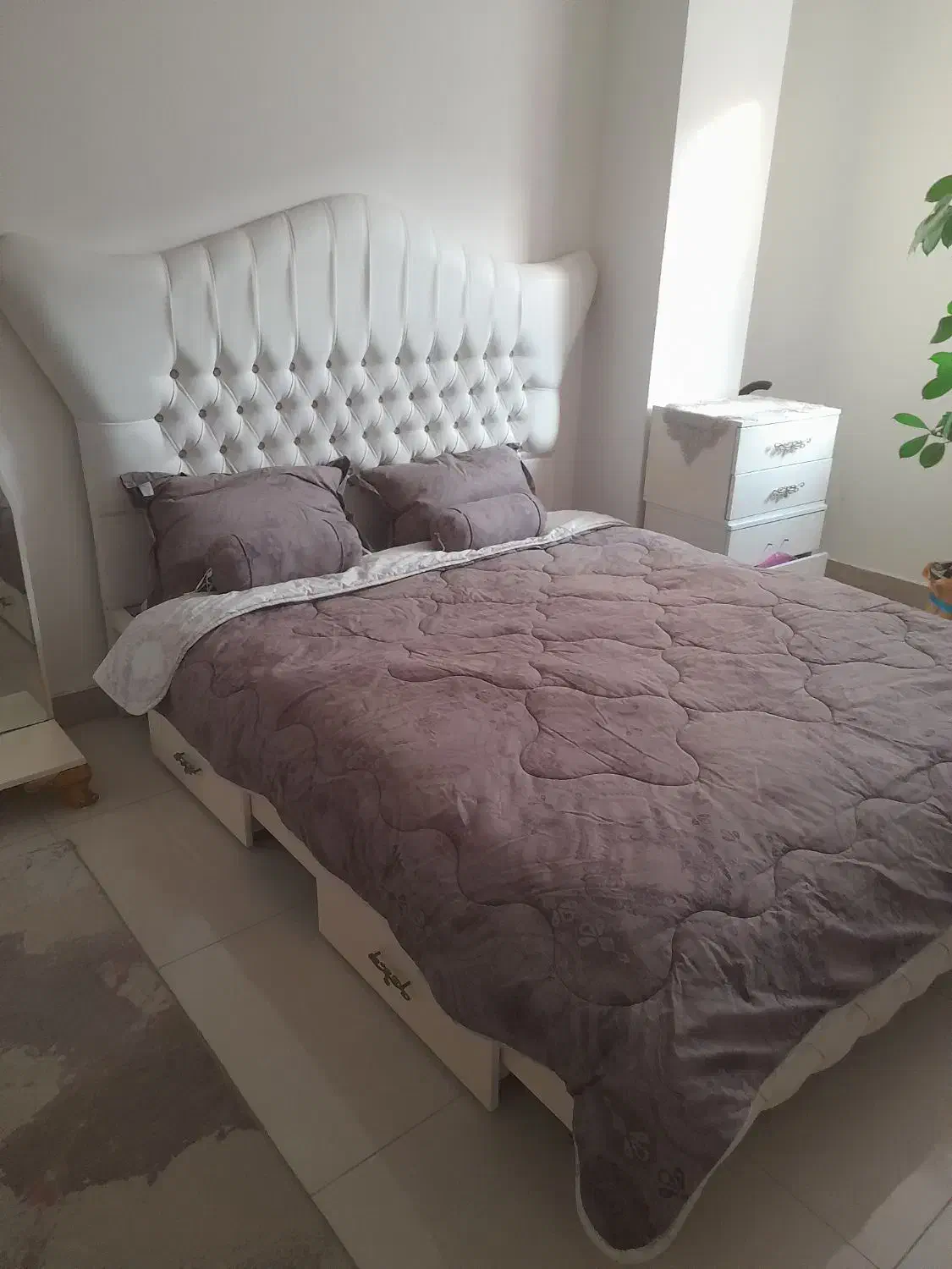 تخت و میز آرایش|تخت و سرویس خواب|آمل, |دیوار