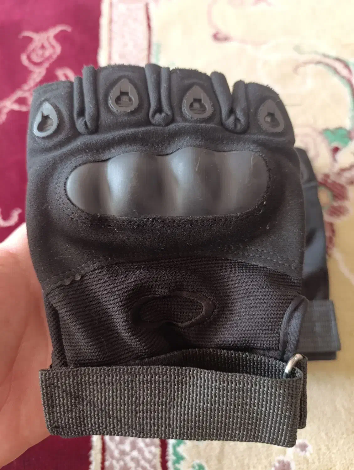 دستکش نیم پنجه|لباس|سرپل ذهاب, |دیوار