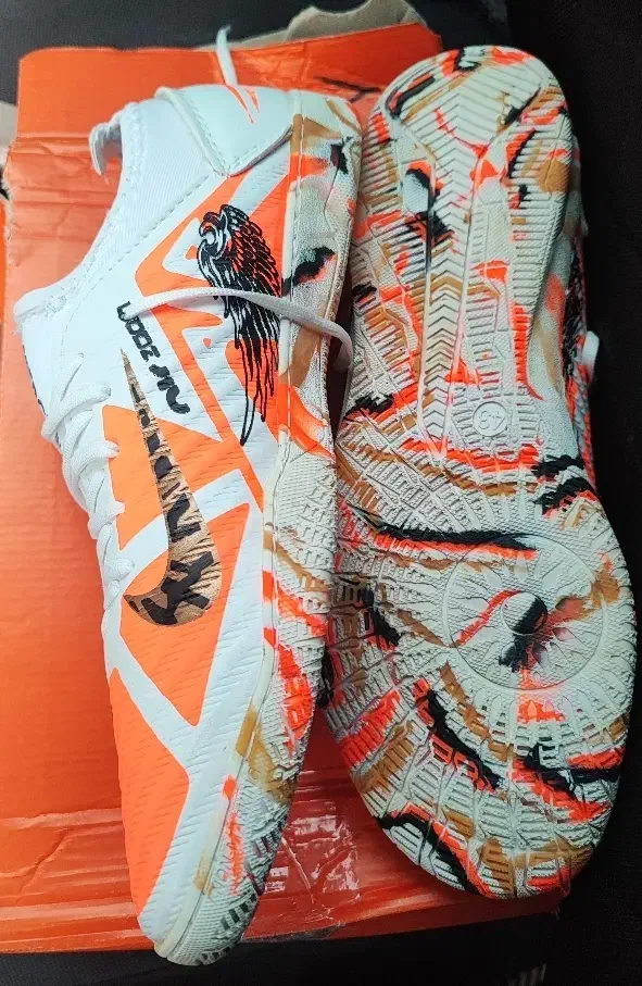 کتونی سالنی با کیفیت و با زیره لاستیک و کیفیت بالا|کیف، کفش، کمربند|رودسر, |دیوار