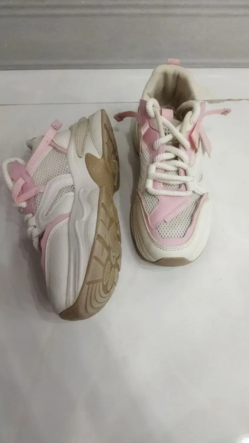 کفش اسپرت دخترانه در حد نو|کیف، کفش، کمربند|سنندج, |دیوار