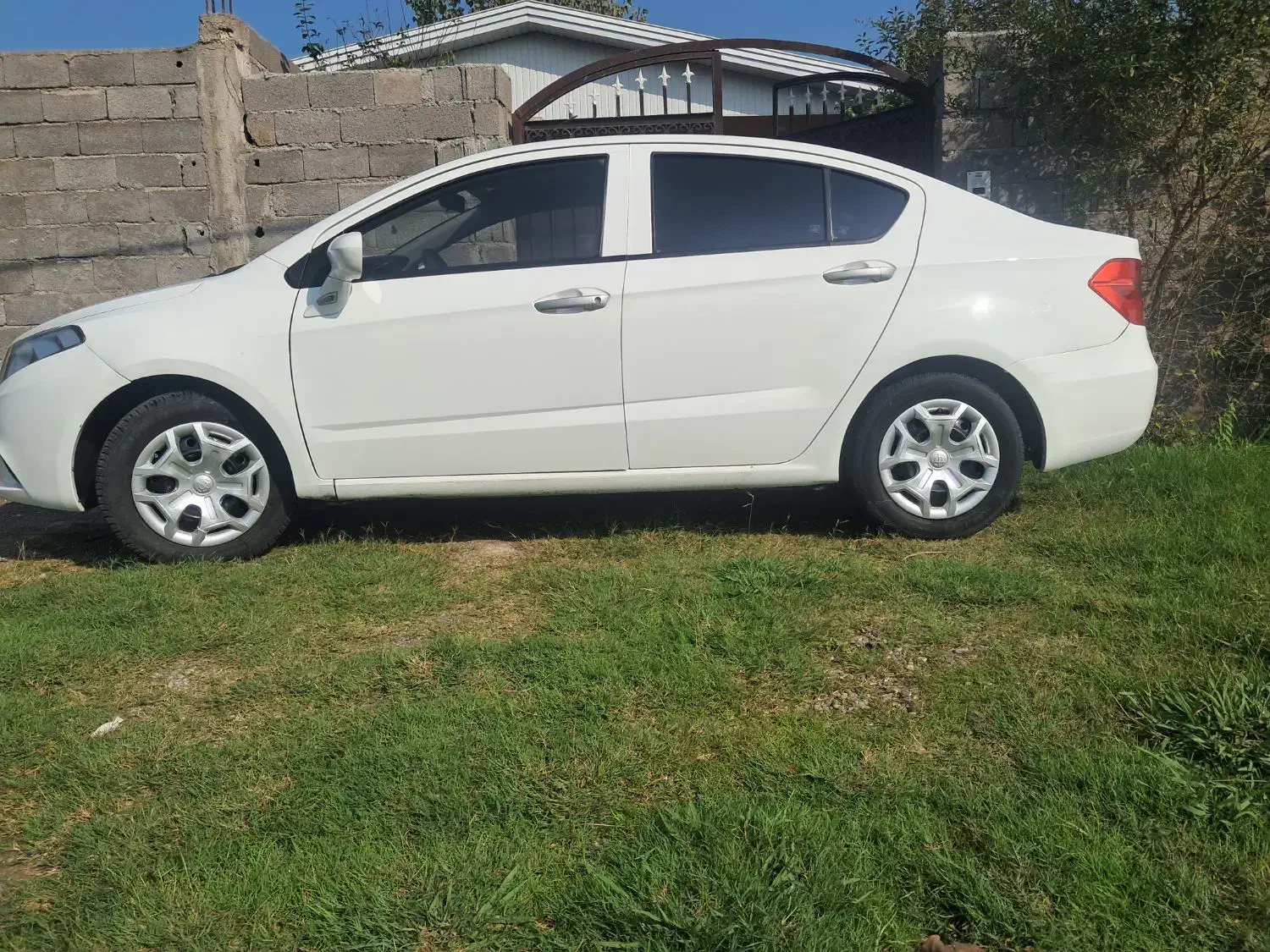 برلیانس ۲۳۰مدل۹۵|خودرو سواری و وانت|رشت, شهرک آیت الله منتظری|دیوار