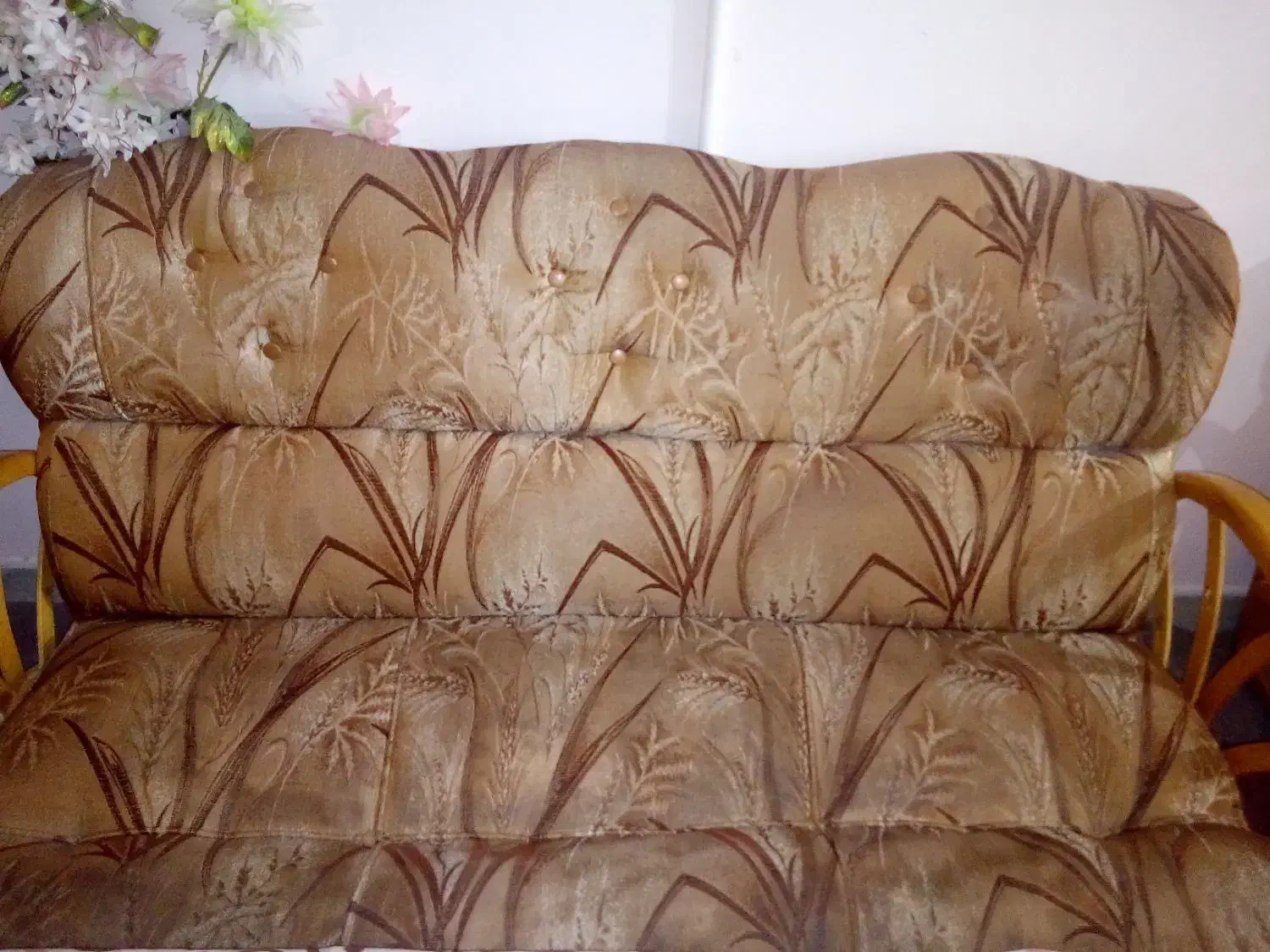 دو دست مبل راحتی و سلطنتی|مبلمان خانگی و میز عسلی|قوچان, |دیوار