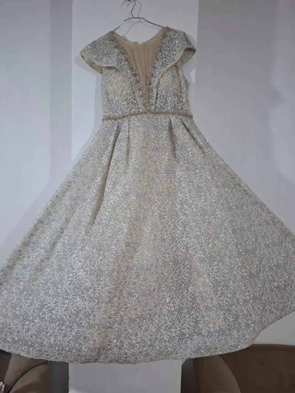 لباس مجلسی گیپور نگین دار|لباس|قدس, شهرقدس|دیوار