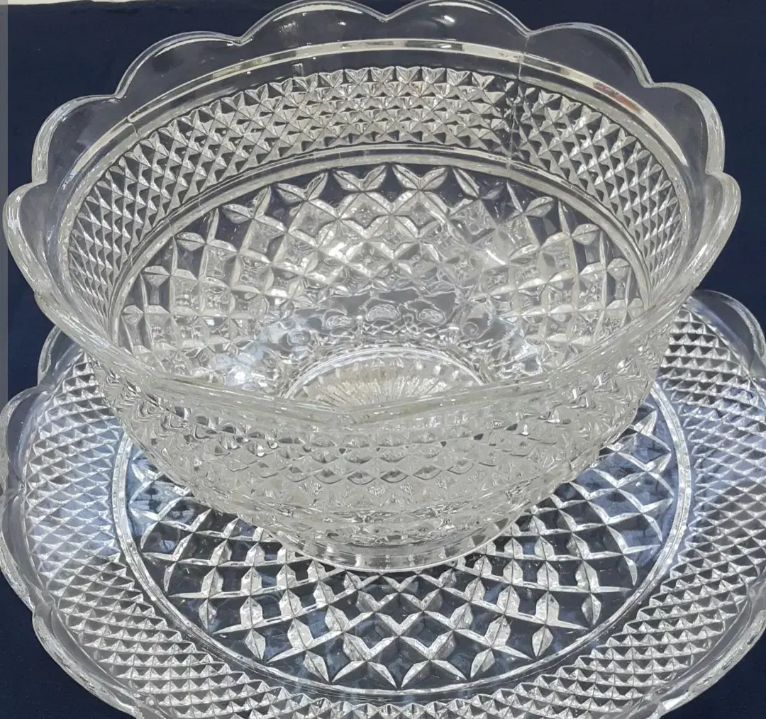 زیر بالای کریستال چک قدیمی|ظروف سرو و پذیرایی|رشت, لاکانی|دیوار