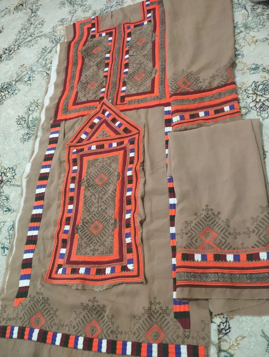 لباس نیم دوچ|لباس|چابهار, |دیوار