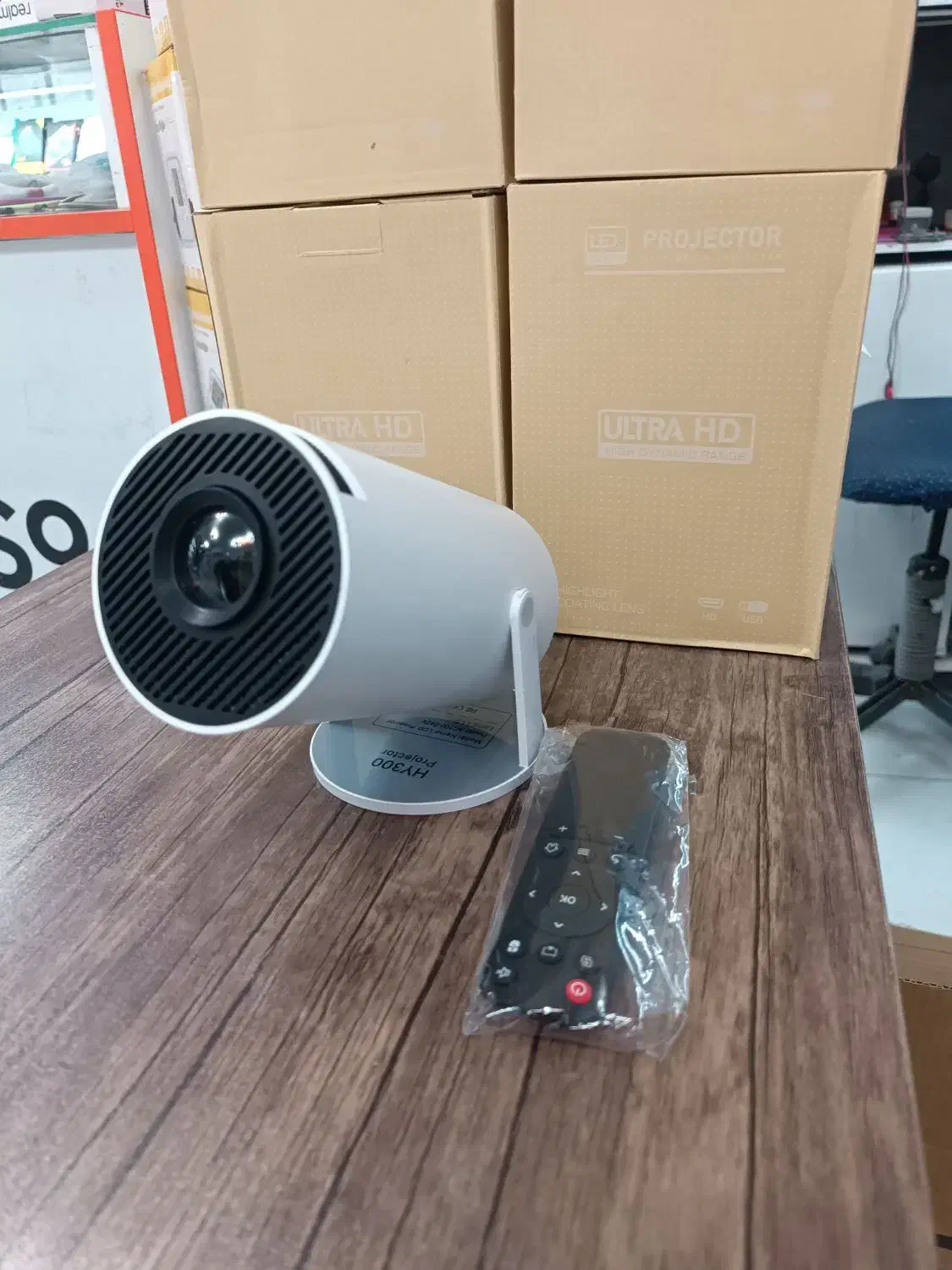 ویدیو پروژکتور اورجینال Ultra HD اندروید|تلویزیون و پروژکتور|فردیس, طالقانی|دیوار