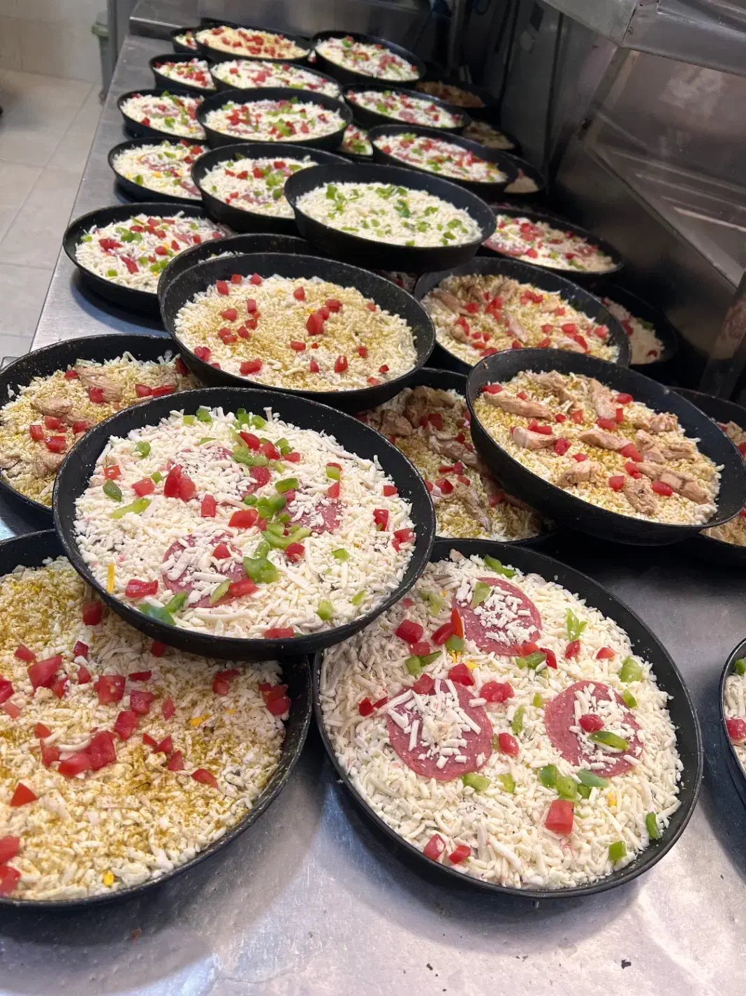 پیتزا زن|استخدام خدمات فروشگاه و رستوران|کرج, عظیمیه|دیوار