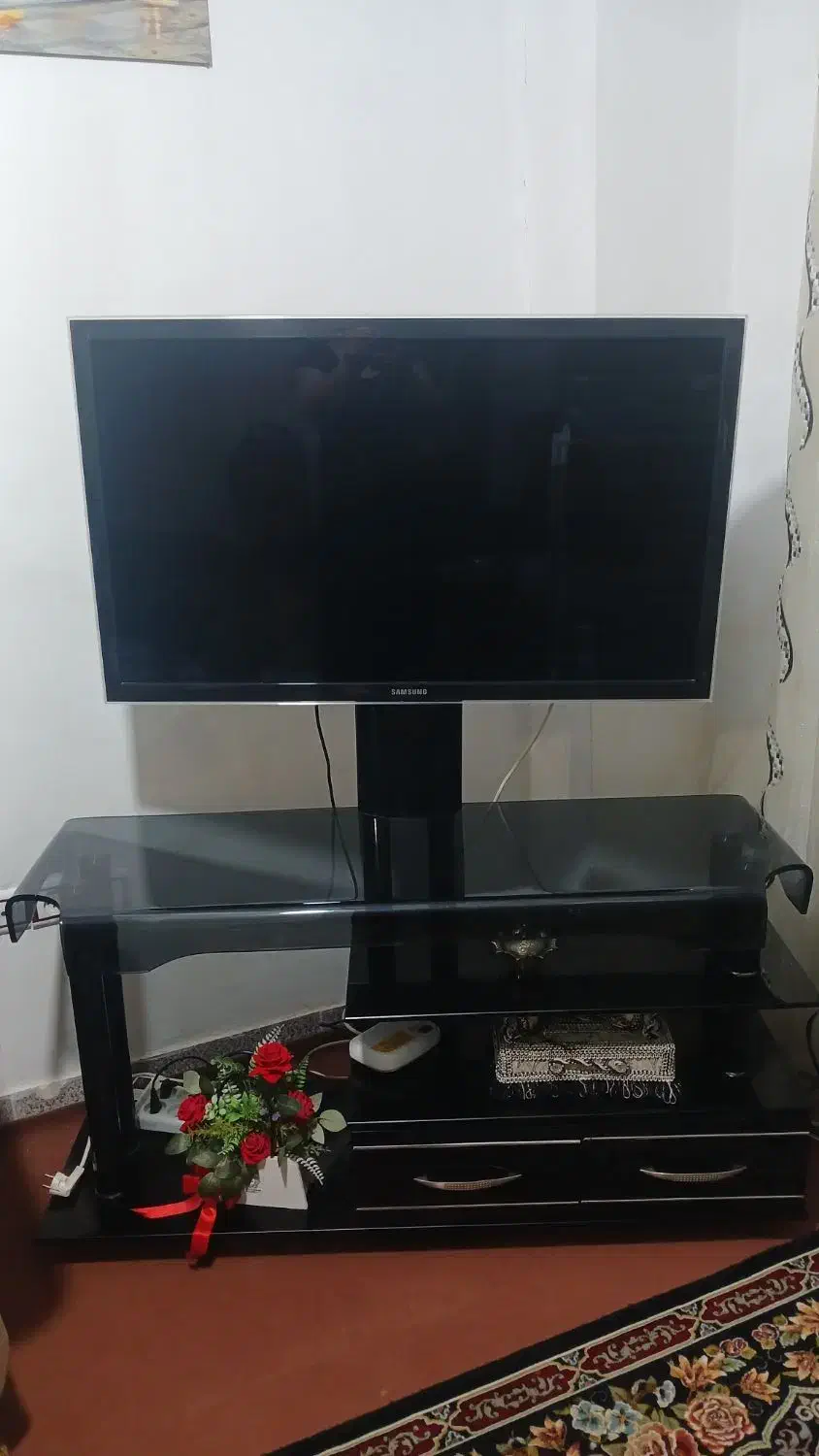 فروش تلویزیون و میز تلویزیون|تلویزیون و پروژکتور|گنبد کاووس, |دیوار