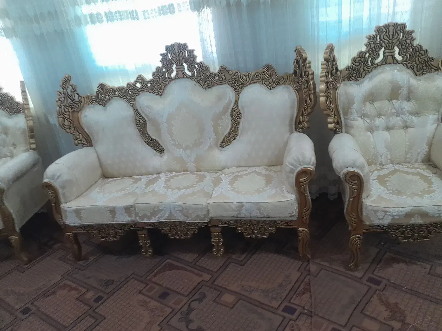 سلام مبل سلطنتی سالم بدون هیچ خراشی بفروش میرسه|مبلمان خانگی و میز عسلی|لردگان, |دیوار