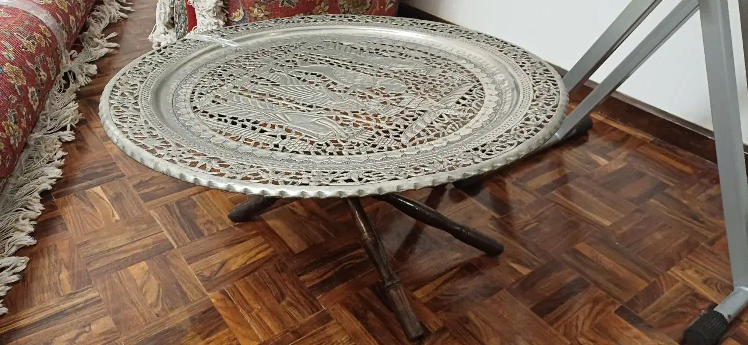 سینی مسی قلمکاری پایه چوبی|کلکسیون اشیاء عتیقه|تهران, دروس|دیوار