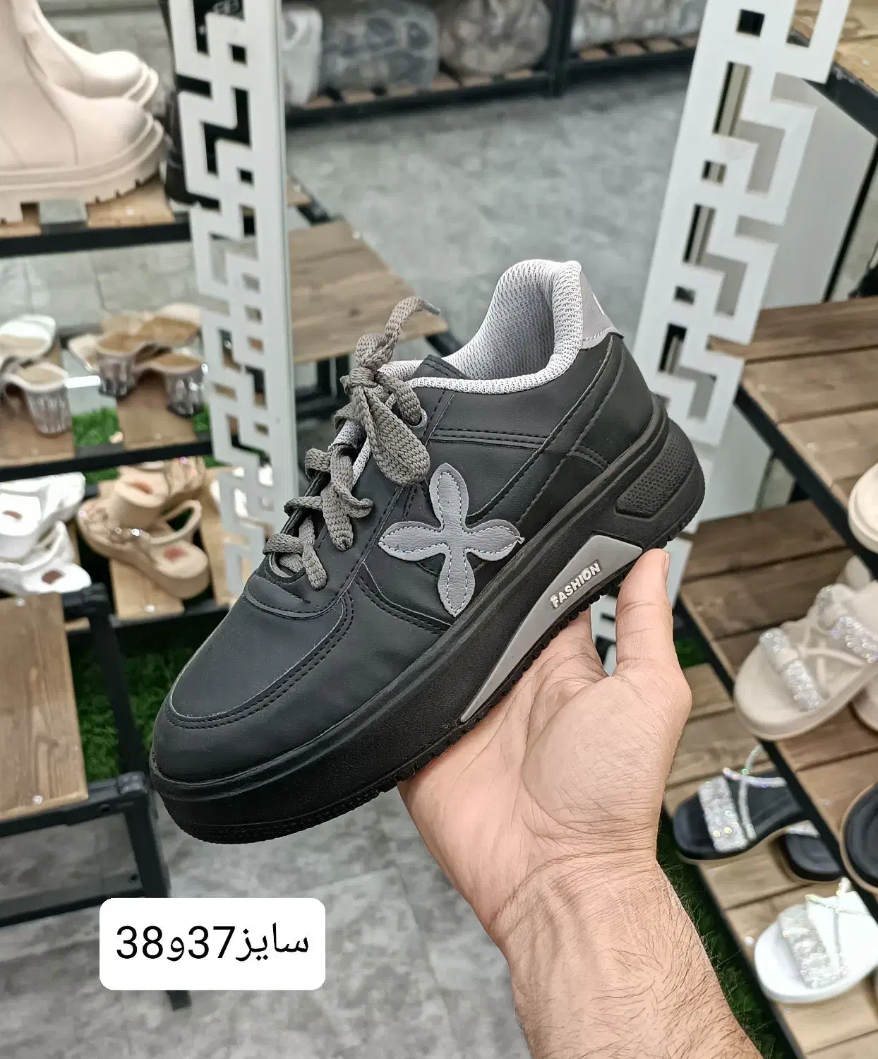 کتونی دخترانه زیر قیمت فاکتور 390تومن|کیف، کفش، کمربند|دزفول, |دیوار