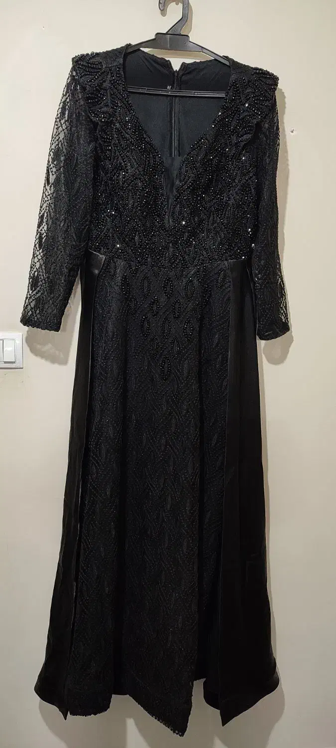 پیراهن مجلسی|لباس|کوهسار (البرز), |دیوار