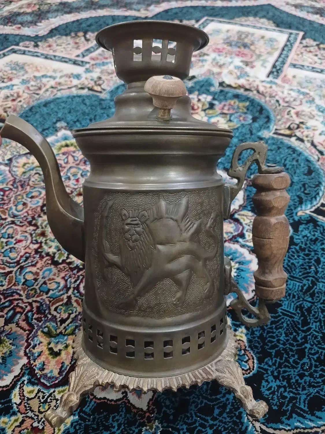 ظروف آنتیک برنجی|کلکسیون اشیاء عتیقه|اندیمشک, |دیوار