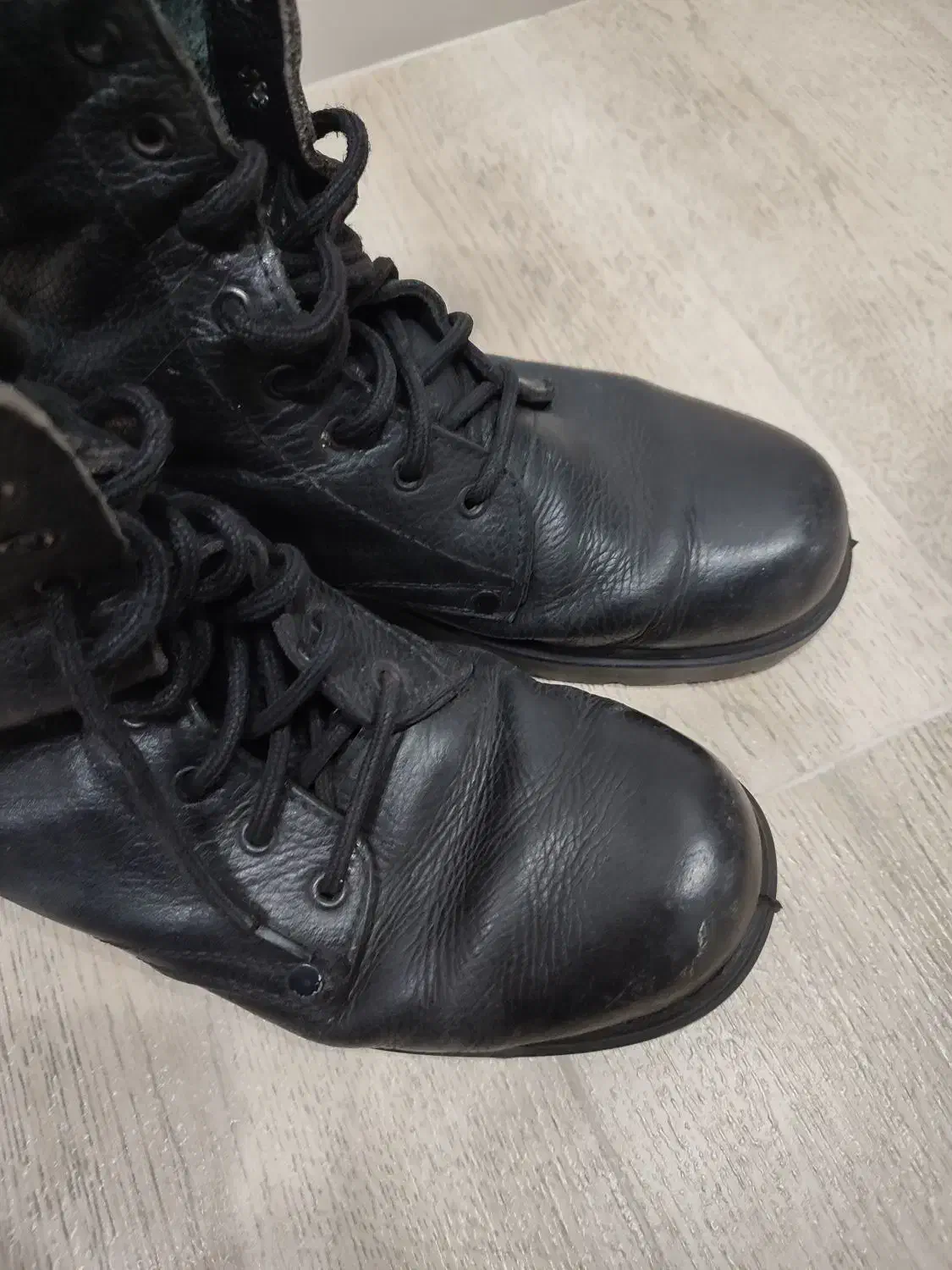 پوتین سنگین و محکم|کیف، کفش، کمربند|گنبد کاووس, |دیوار