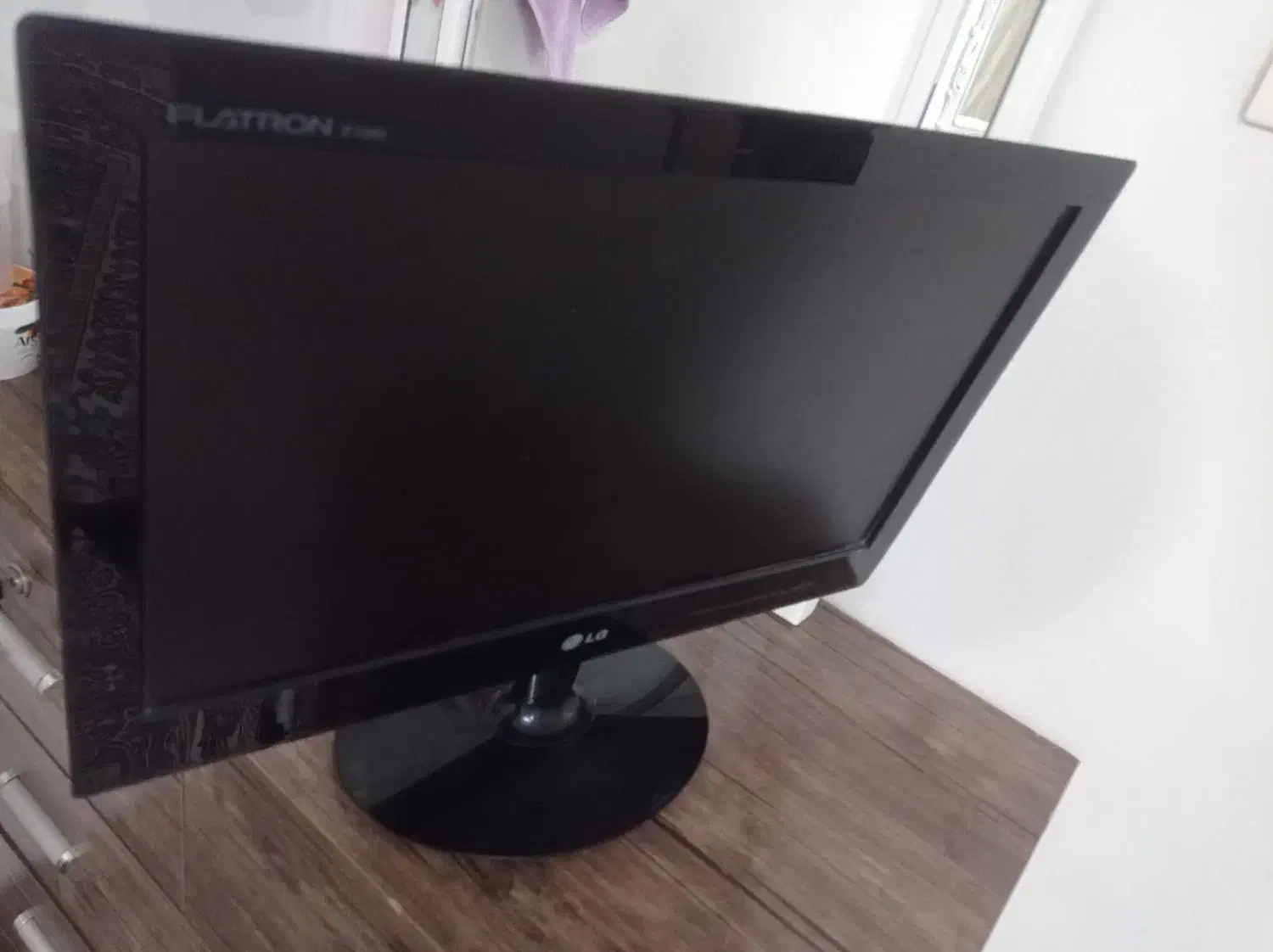 تلویزیون مانیتور LG الجی 19اینچ کاملا سالم|تلویزیون و پروژکتور|تهران, امام زاده حسن|دیوار