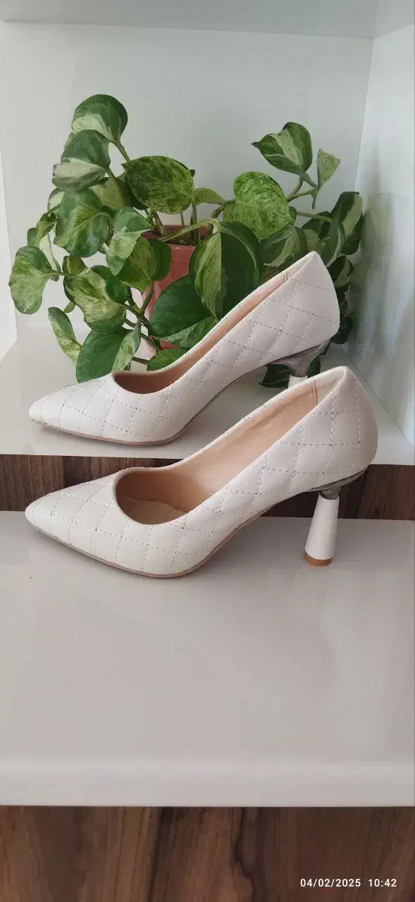 کفش پاشنه ۷سانت کاملا نو سفید ومشکی|کیف، کفش، کمربند|کن, |دیوار