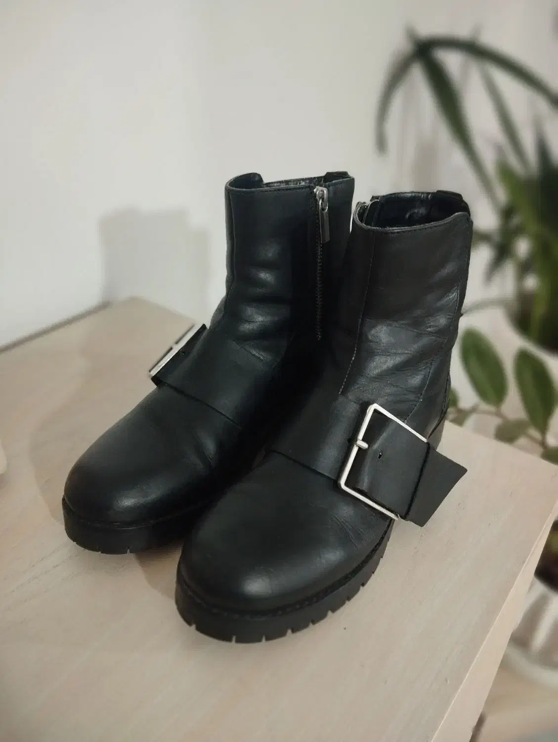 نیم بوت برند استرادیواریوس|کیف، کفش، کمربند|گرگان, |دیوار