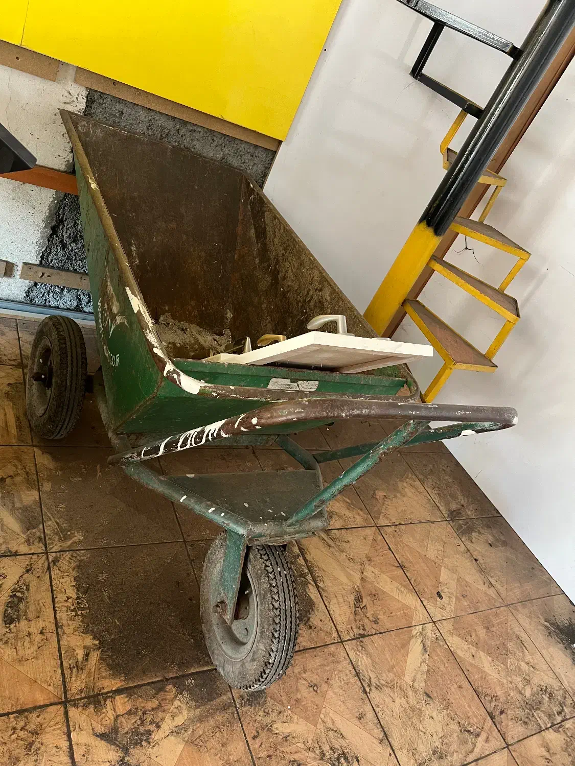 فرغون بزرگ صنعتی|ماشین‌آلات صنعتی|زیرآب, |دیوار