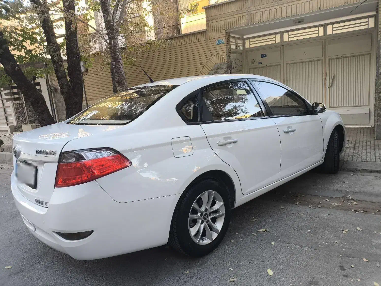 برلیانس 330 اتومات1500 در حد صفر|خودرو سواری و وانت|شاهین‌شهر, خبرنگار|دیوار