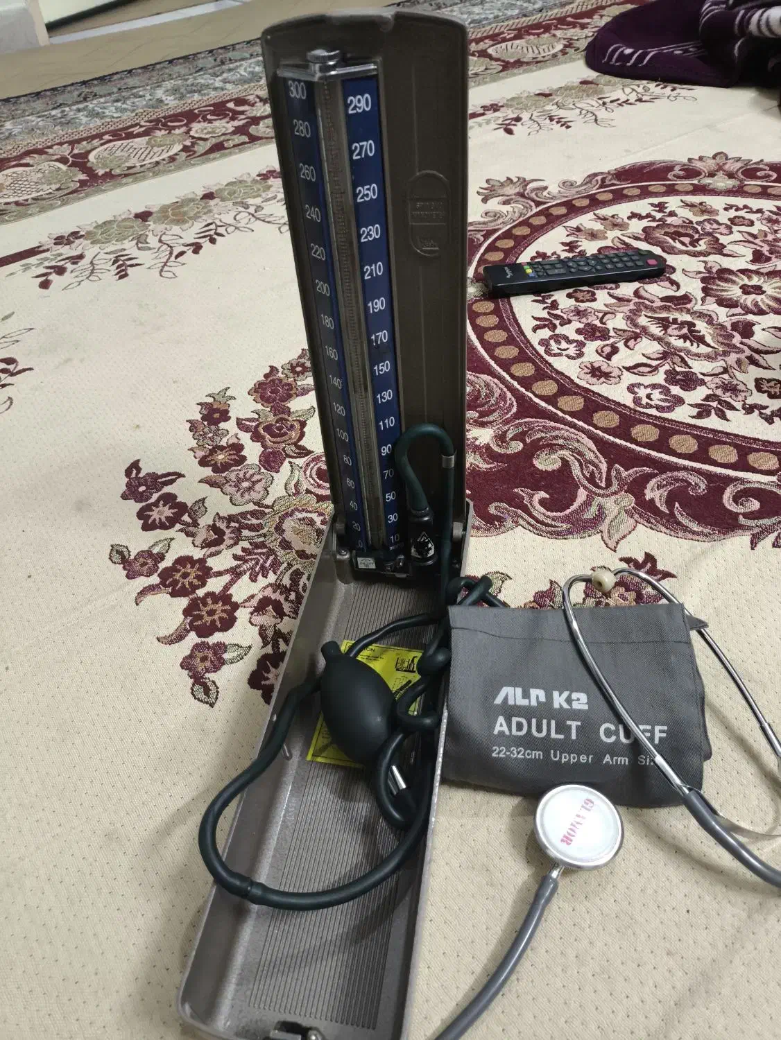 دستگاه فشار خون . پیراهن سفید حراست xxl|آرایشی، بهداشتی، درمانی|فردیس, شهرک راه آهن|دیوار