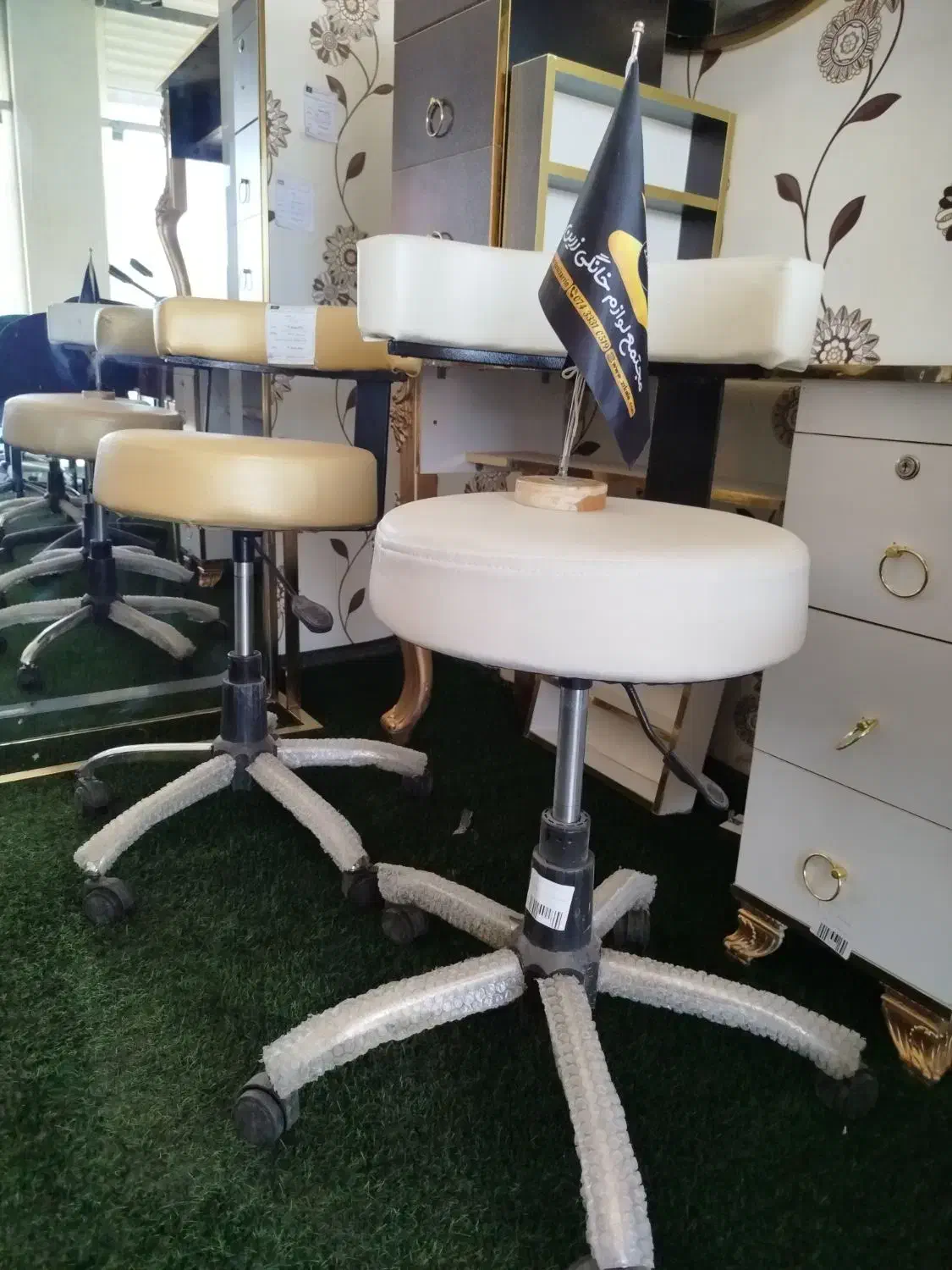 صندلی استاد کار زیمنسی مجموعه زرکالا|آرایشگاه و سالنهای زیبایی|یاسوج, |دیوار