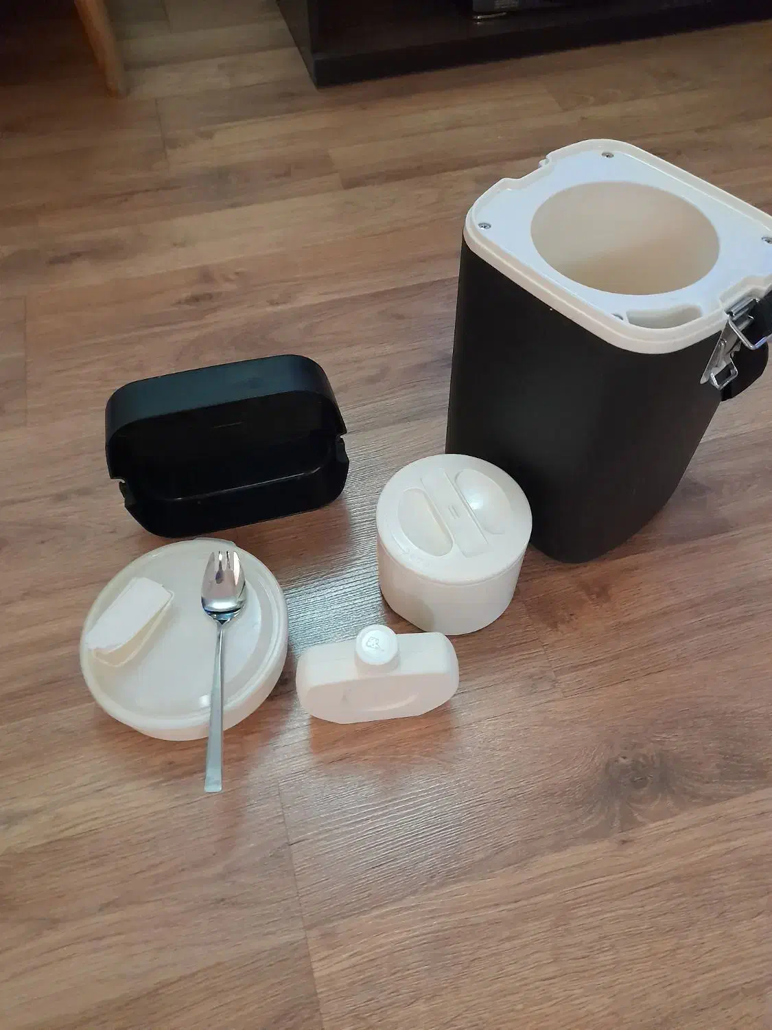 ظرف غذا اصل ژاپن|ظروف نگهدارنده، پلاستیکی، یکبارمصرف|اندیشه, اندیشه فاز ۱|دیوار