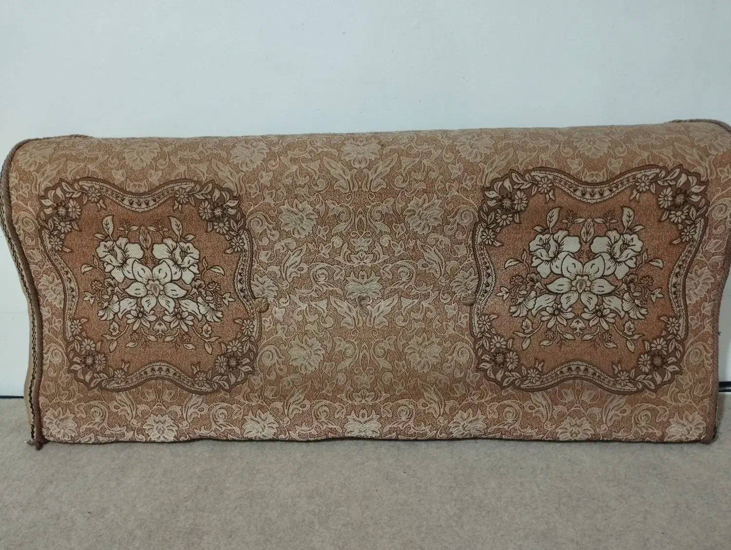 یک جفت پشتی|پشتی|امیدیه, |دیوار