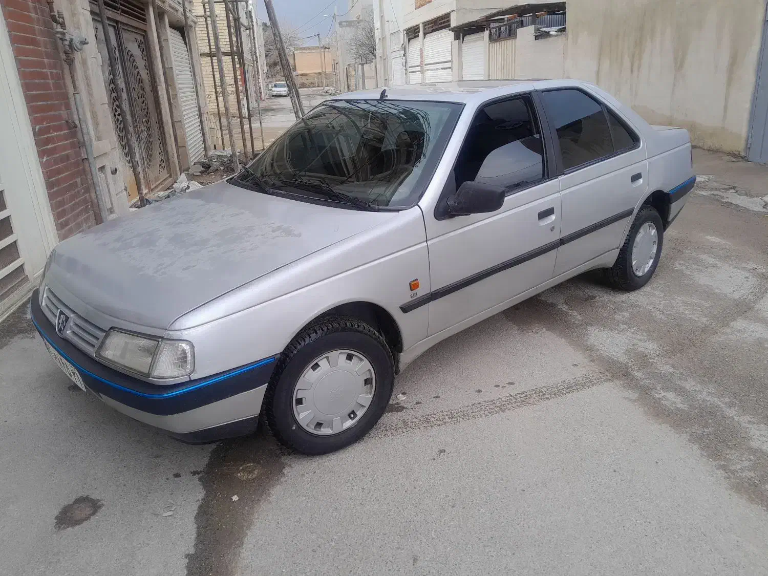 پژو ۴۰۵نقره ای|خودرو سواری و وانت|خرم‌آباد, |دیوار