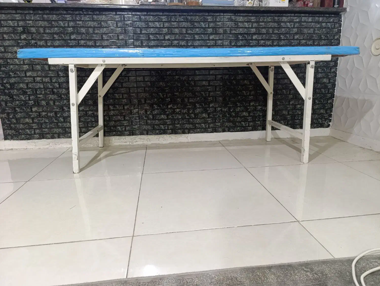 تخت کار|صندلی و نیمکت|تهران, شوش (باغ آذری)|دیوار