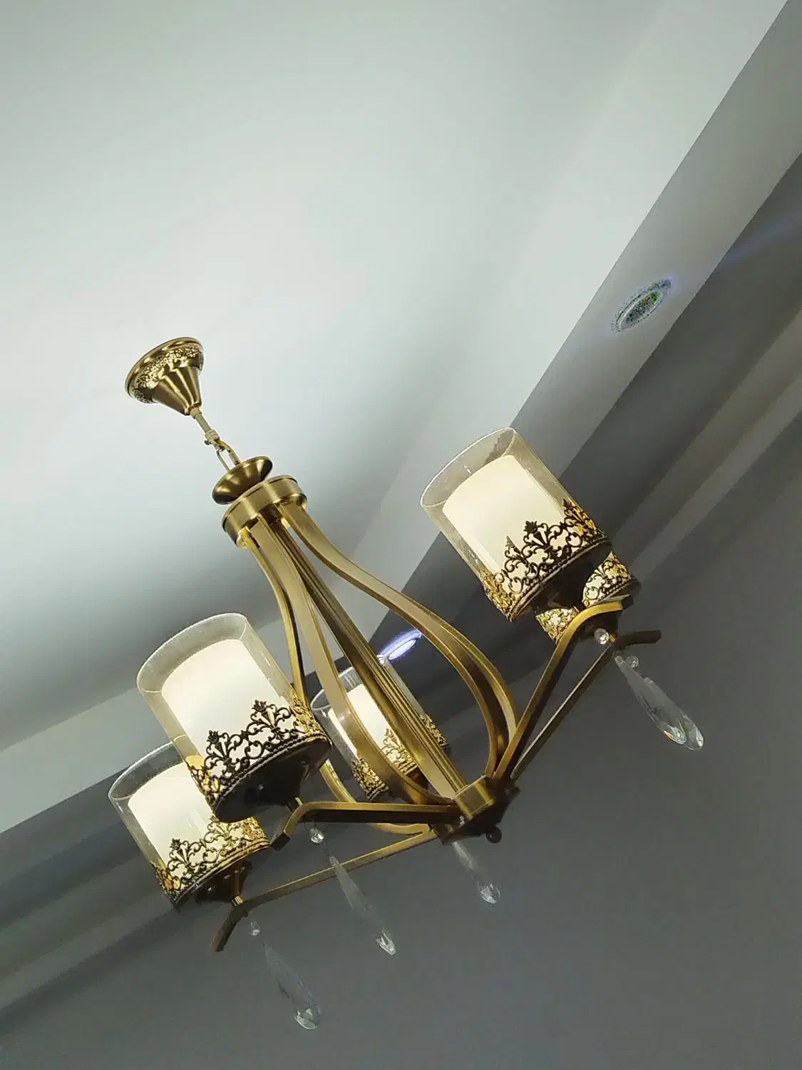 لوستر|لوستر و چراغ آویز|قروه, |دیوار