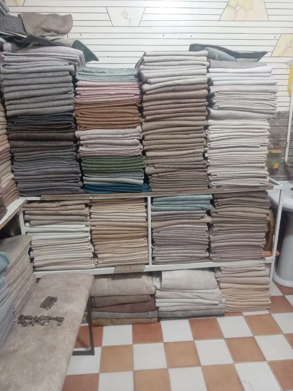 تیکه پارچه مبلی خاتم|مبلمان خانگی و میز عسلی|نیشابور, هفده شهریور|دیوار