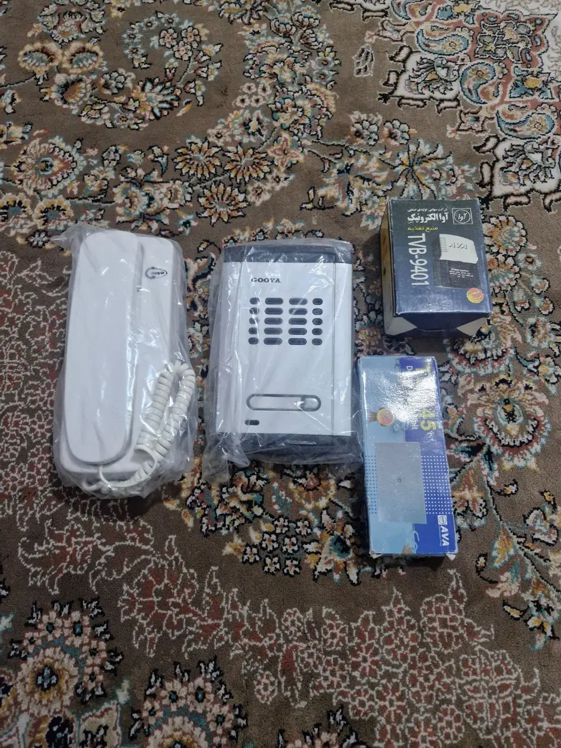 یک دستگاه آیفون کامل|صوتی و تصویری|مشهد, شهرک شهید باهنر|دیوار