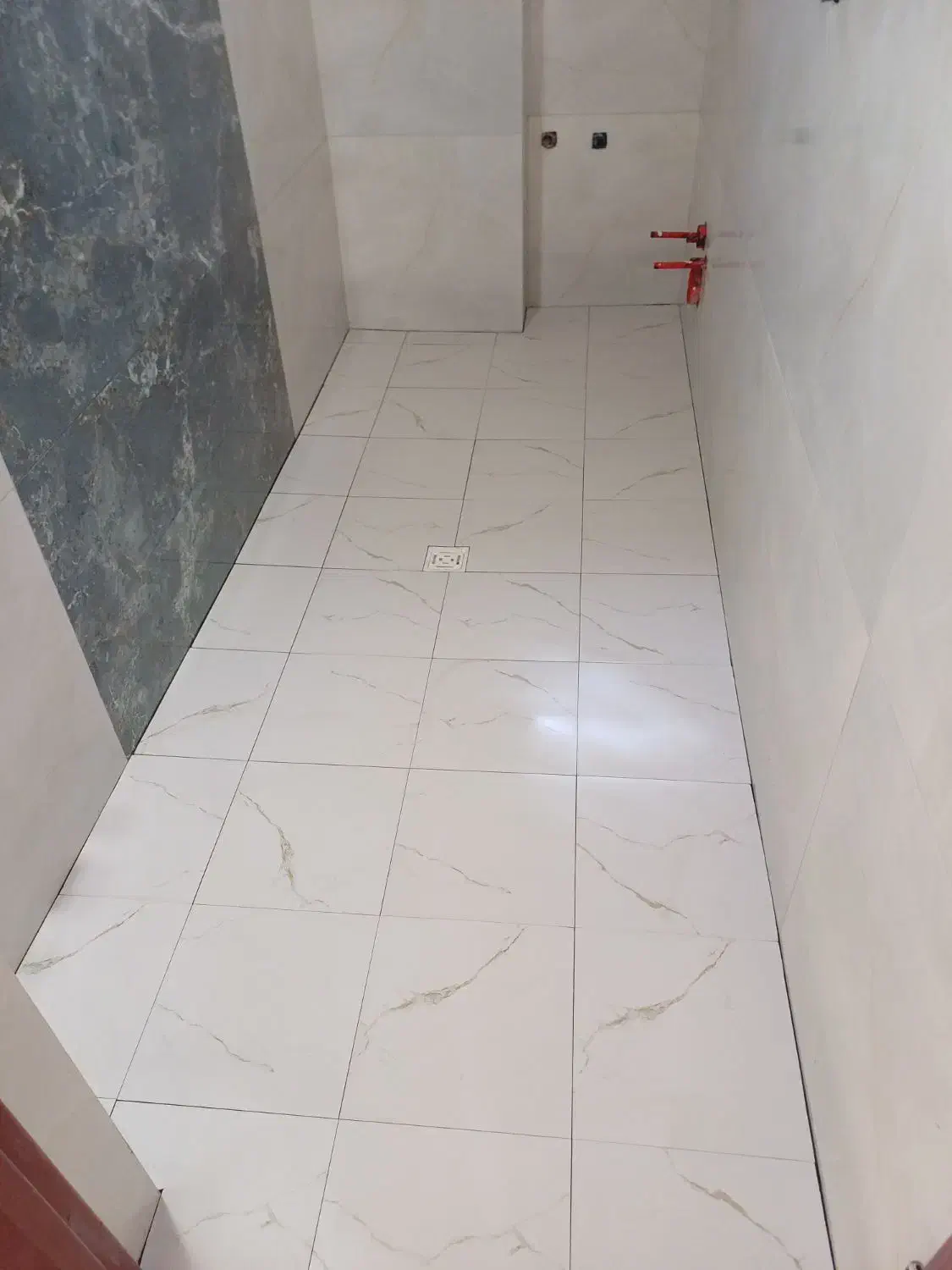 کارگر واستادکار برای کاشیکاری وبنایی|استخدام معماری، عمران و ساختمانی|رودسر, |دیوار