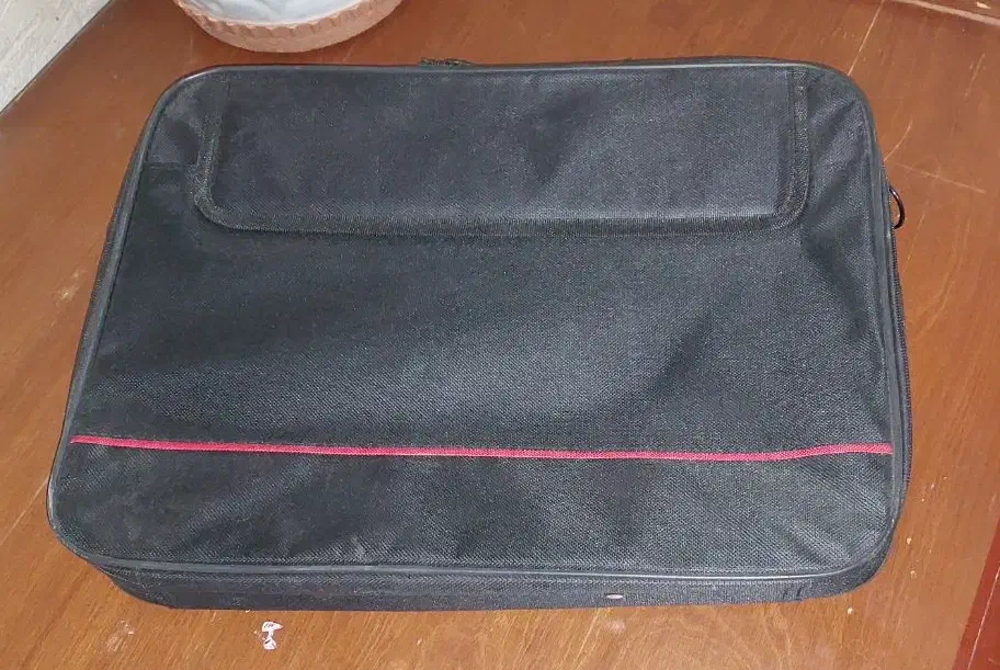 کیف لپ تاپ درحد نو و کاملا سالم|کیف، کفش، کمربند|عجب شیر, |دیوار