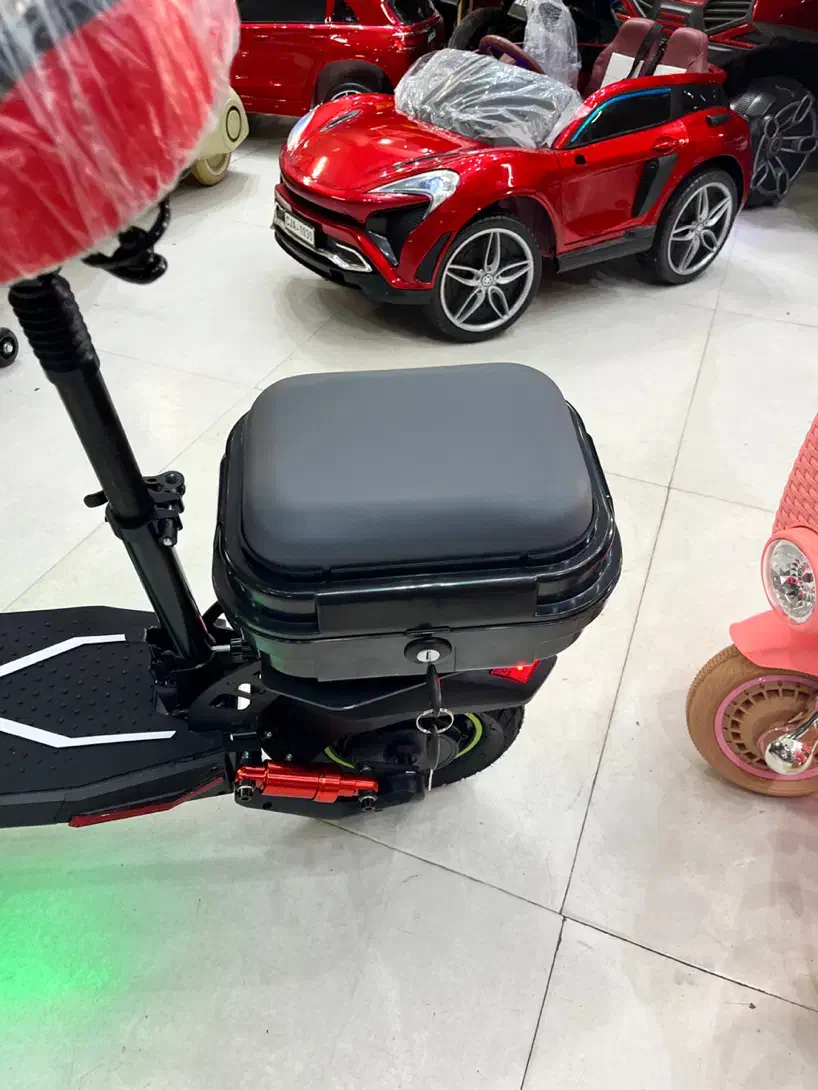 اسکوتر برقی با صندوق حمل عقب|دوچرخه، اسکیت، اسکوتر|یزد, |دیوار