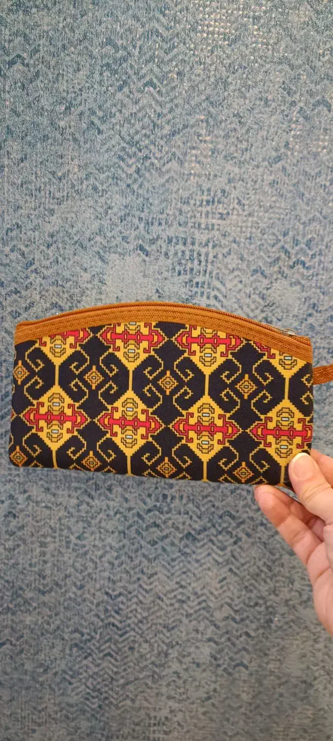 آرایشی و جامدادی|کیف، کفش، کمربند|رشت, حمیدیان|دیوار