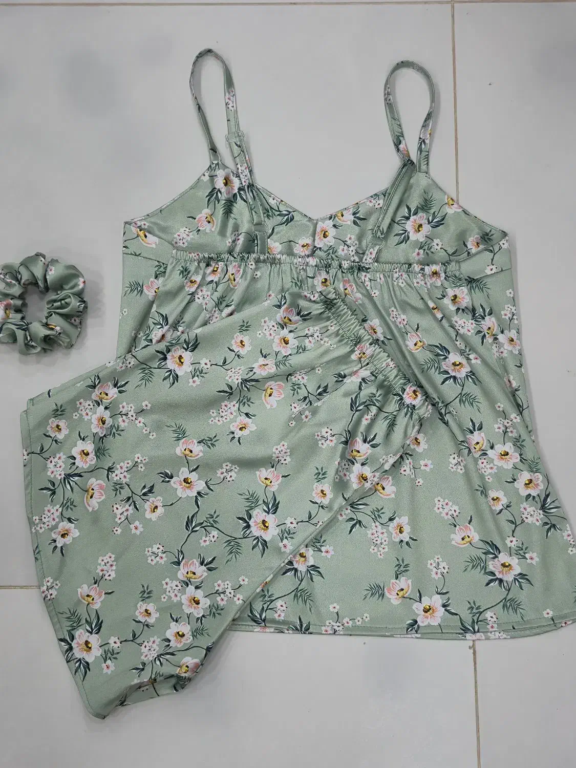 تاپ و شورتک ساتن|لباس|بستک, |دیوار